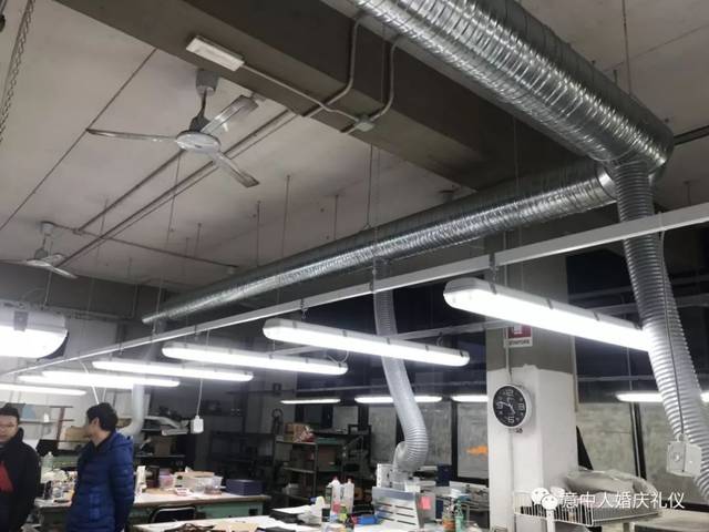 以愛之名，照亮歸途——佛羅倫薩華人華僑商貿會愛心贈送反光背心活動暨婚慶禮儀服務倡導安全新風尚